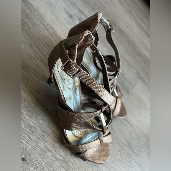 Dexflex comfort strappy heels size 7.5 - Picture 1 of 3
